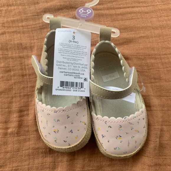 Nwt Carter's Baby Shoes, size 3, 6-9 months - Picture 2 of 3